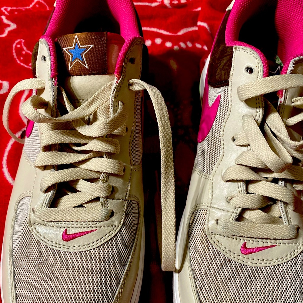 Nike tennis, nice design on the back.